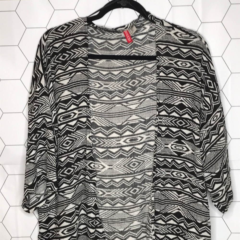 5/$20 Patterned Short Sleeve Cardigan